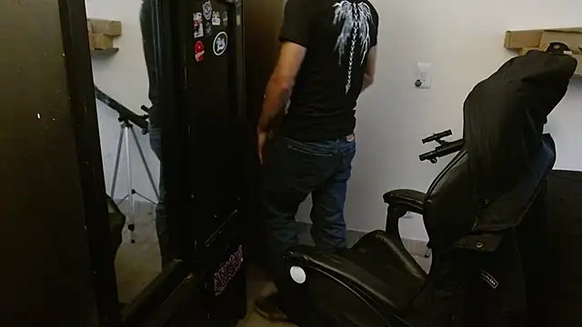 kv   xxx  online show from 04-17-26, 08:45