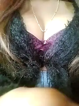 Snapshot of Esha_Babyy chatting on 12-21-24, 05:25 Esha Babyy online show from 12-21-24, 05:25