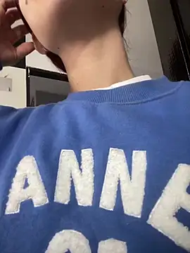 Snapshot of HannaRhodes chatting on 01-25-25, 12:37 HannaRhodes online show from 01-25-25, 12:37