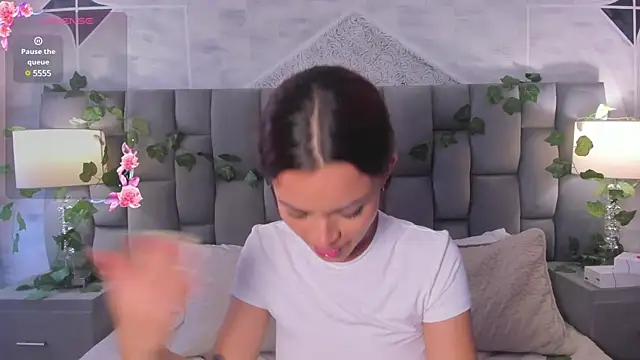 Snapshot of HannaRhodes chatting on 01-30-25, 04:34 HannaRhodes online show from 01-30-25, 04:34