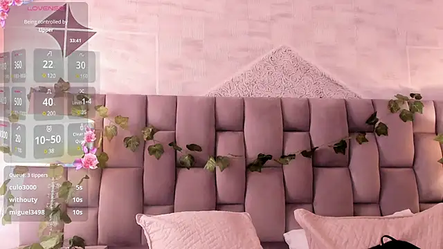 Snapshot of HannaRhodes chatting on 01-30-25, 07:37 HannaRhodes online show from 01-30-25, 07:37