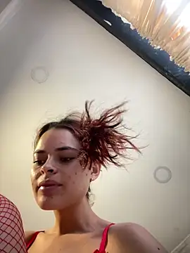 Snapshot of HannaRhodes chatting on 02-14-25, 01:29 HannaRhodes online show from 02-14-25, 01:29