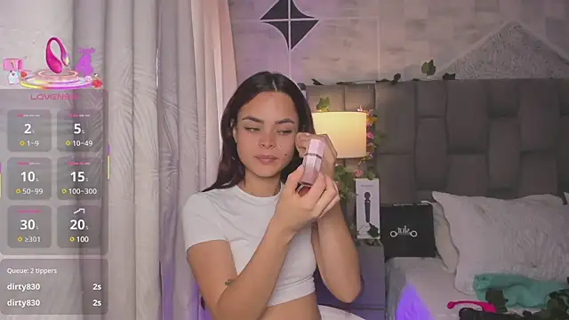 Snapshot of HannaRhodes chatting on 03-08-25, 02:40 HannaRhodes online show from 03-08-25, 02:40