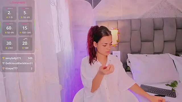 Snapshot of HannaRhodes chatting on 03-21-25, 01:56 HannaRhodes online show from 03-21-25, 01:56