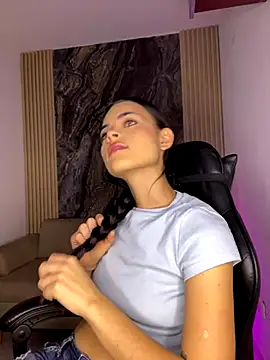 Snapshot of HannaRhodes chatting on 09-23-25, 12:52 HannaRhodes online show from 09-23-25, 12:52