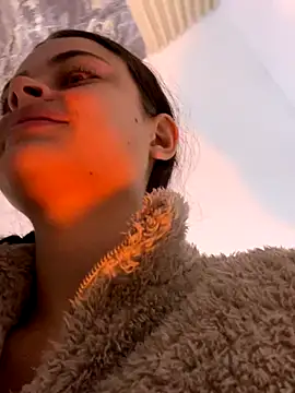 Snapshot of HannaRhodes chatting on 09-28-25, 12:54 HannaRhodes online show from 09-28-25, 12:54