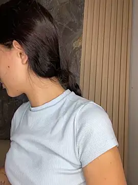 Snapshot of HannaRhodes chatting on 10-01-25, 01:17 HannaRhodes online show from 10-01-25, 01:17