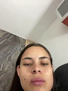 Snapshot of HannaRhodes chatting on 10-28-25, 02:20 HannaRhodes online show from 10-28-25, 02:20