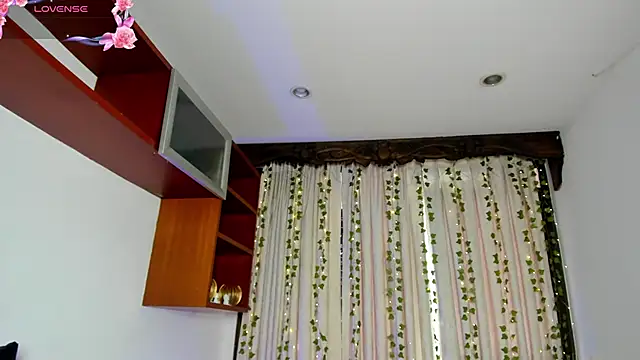 Snapshot of HannaRhodes chatting on 11-18-25, 03:05 HannaRhodes online show from 11-18-25, 03:05