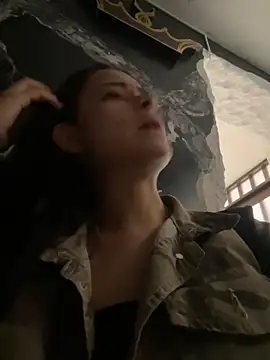 Snapshot of HannaRhodes chatting on 11-28-25, 12:08 HannaRhodes online show from 11-28-25, 12:08