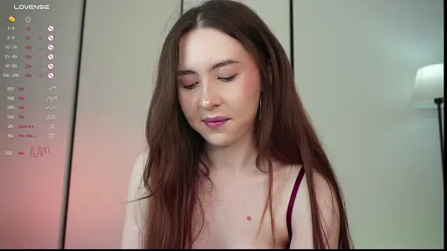 Snapshot of holyhee chatting on 03-18-25, 10:26 holyhee online show from 03-18-25, 10:26