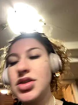 Snapshot of sluttysmiley chatting on 12-17-25, 04:07 sluttysmiley online show from 12-17-25, 04:07