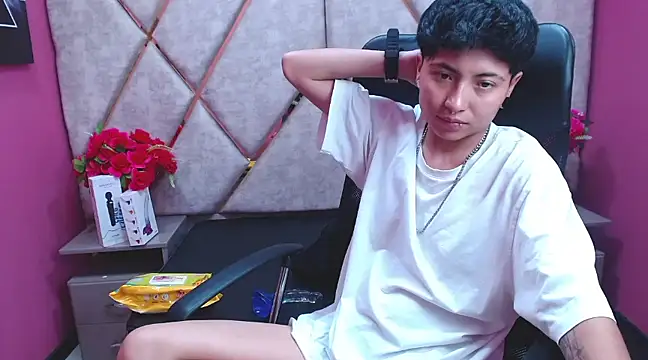 Snapshot of Im_Mathias chatting on 02-07-25, 08:01 Im Mathias online show from 02-07-25, 08:01