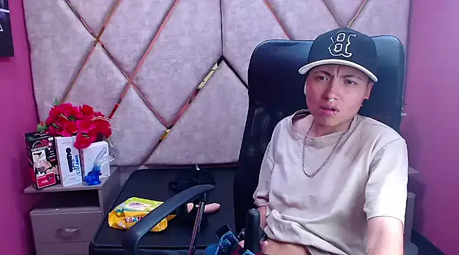 Snapshot of Im_Mathias chatting on 02-12-25, 10:03 Im Mathias online show from 02-12-25, 10:03