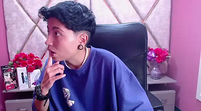 Snapshot of Im_Mathias chatting on 02-14-25, 02:39 Im Mathias online show from 02-14-25, 02:39