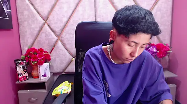 Snapshot of Im_Mathias chatting on 02-14-25, 09:45 Im Mathias online show from 02-14-25, 09:45