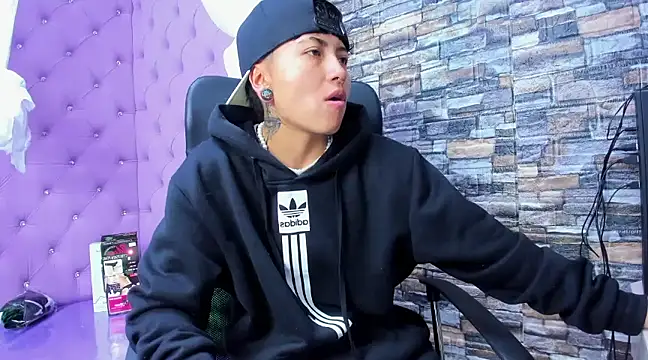 Snapshot of Im_Mathias chatting on 03-18-25, 02:36 Im Mathias online show from 03-18-25, 02:36