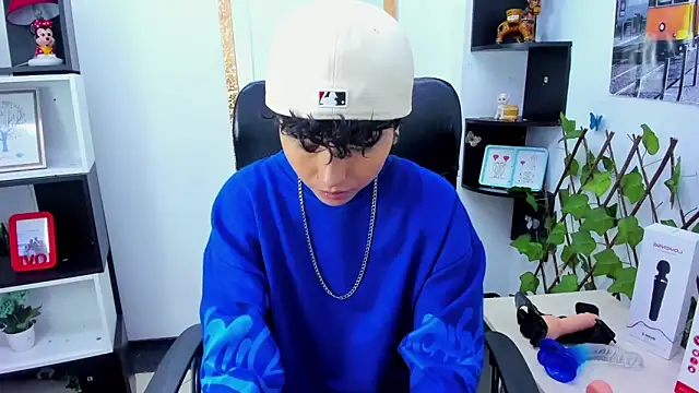 Snapshot of Im_Mathias chatting on 10-12-25, 08:08 Im Mathias online show from 10-12-25, 08:08