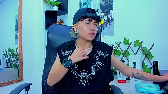 Snapshot of Im_Mathias chatting on 10-18-25, 09:32 Im Mathias online show from 10-18-25, 09:32