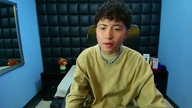 Snapshot of Im_Mathias chatting on 11-13-25, 02:43 Im Mathias online show from 11-13-25, 02:43