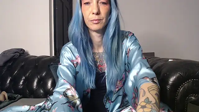 Snapshot of RavenryderUK chatting on 12-14-24, 10:50 RavenryderUK online show from 12-14-24, 10:50