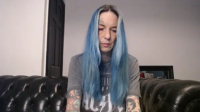 Snapshot of RavenryderUK chatting on 01-15-25, 09:30 RavenryderUK online show from 01-15-25, 09:30