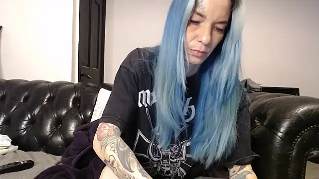 Snapshot of RavenryderUK chatting on 01-27-25, 10:27 RavenryderUK online show from 01-27-25, 10:27