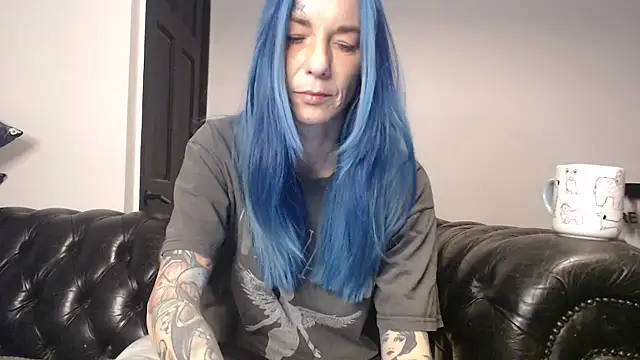 Snapshot of RavenryderUK chatting on 02-13-25, 10:00 RavenryderUK online show from 02-13-25, 10:00