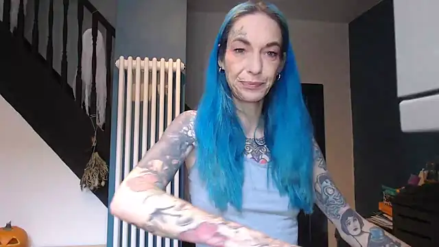 Snapshot of RavenryderUK chatting on 10-20-25, 08:26 RavenryderUK online show from 10-20-25, 08:26