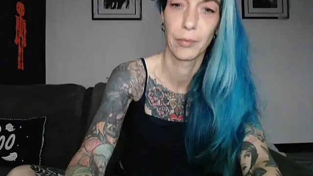 Snapshot of RavenryderUK chatting on 10-27-25, 11:31 RavenryderUK online show from 10-27-25, 11:31