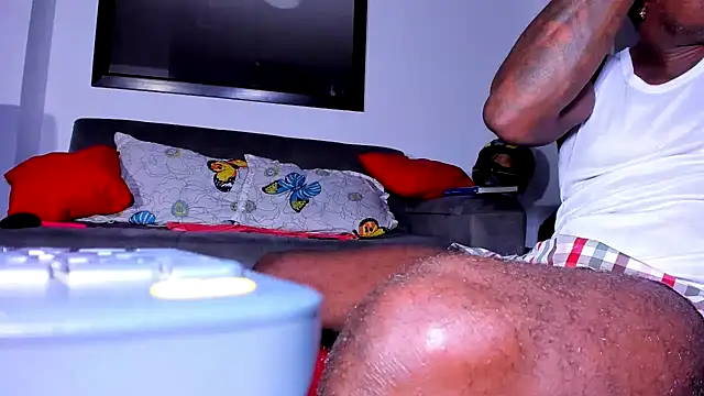 Snapshot of ray_long222 chatting on 01-19-25, 04:33 ray long222 online show from 01-19-25, 04:33