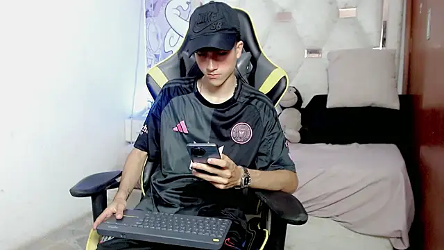 johnny cagee online show from 01-13-26, 03:34