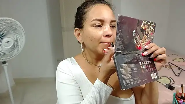 Agatha browser online show from 04-14-26, 01:17