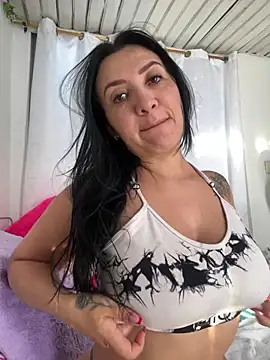 Snapshot of juliamond chatting on 03-07-25, 09:27 juliamond online show from 03-07-25, 09:27