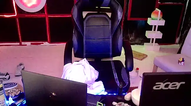 Snapshot of unclestefansdick chatting on 12-27-24, 05:52 unclestefansdick online show from 12-27-24, 05:52