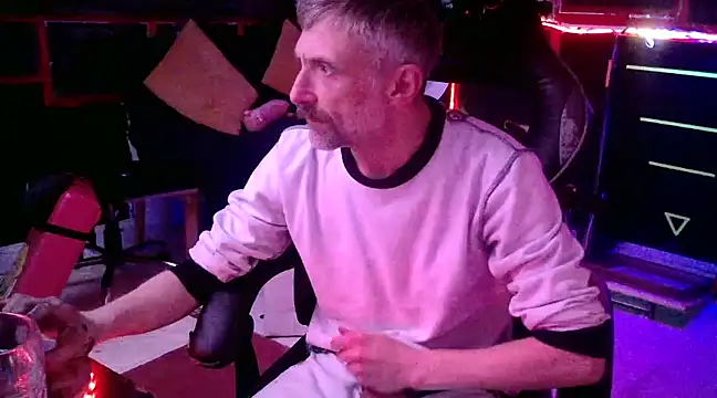 Snapshot of unclestefansdick chatting on 12-31-24, 09:53 unclestefansdick online show from 12-31-24, 09:53