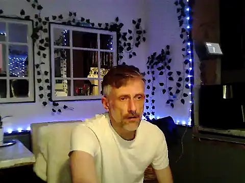 Snapshot of unclestefansdick chatting on 03-03-25, 06:48 unclestefansdick online show from 03-03-25, 06:48