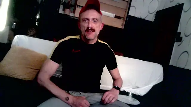 Snapshot of unclestefansdick chatting on 10-09-25, 01:03 unclestefansdick online show from 10-09-25, 01:03