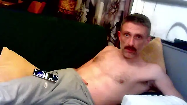 Snapshot of unclestefansdick chatting on 10-10-25, 12:20 unclestefansdick online show from 10-10-25, 12:20