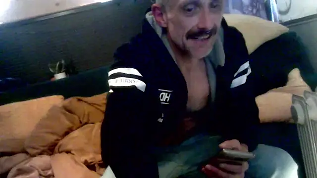 Snapshot of unclestefansdick chatting on 10-18-25, 12:28 unclestefansdick online show from 10-18-25, 12:28