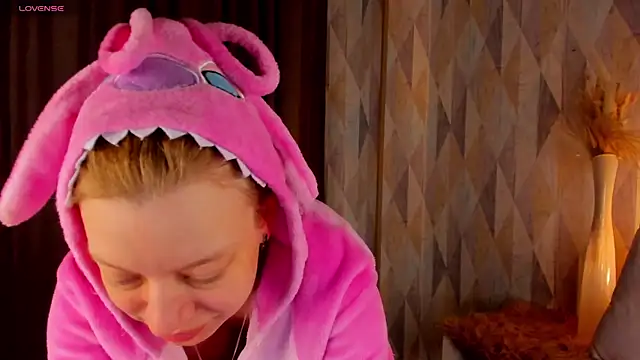 Michelle Blond online show from 05-18-26, 01:02