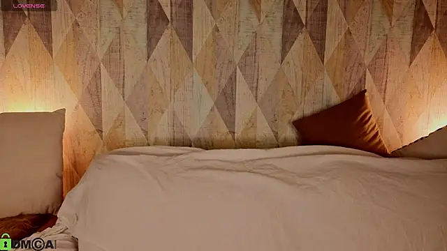 Snapshot of Michelle_Blond chatting on 06-11-26, 01:05 Michelle Blond online show from 06-11-26, 01:05