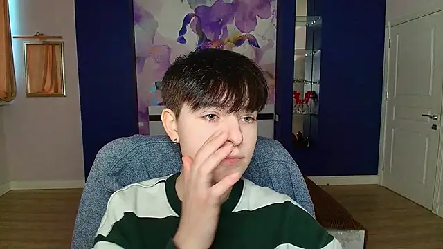 EmiliaYours online show from 12-30-24, 12:31