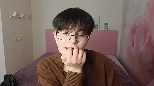 EmiliaYours online show from 01-25-25, 04:03