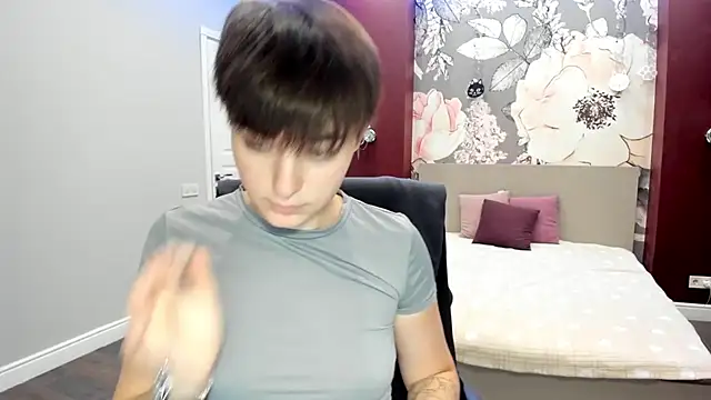 EmiliaYours online show from 09-12-25, 03:23