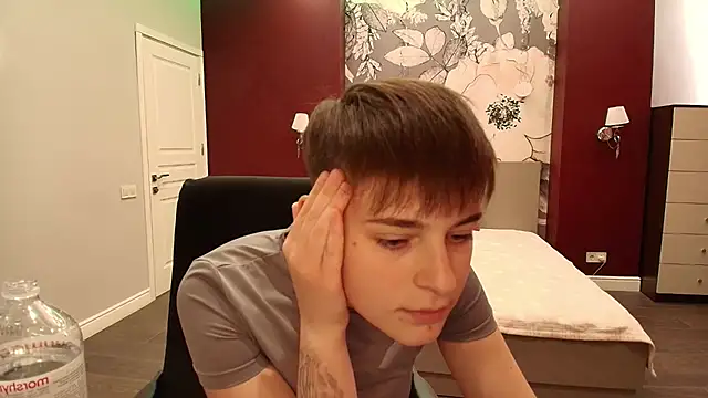 EmiliaYours online show from 09-23-25, 02:42