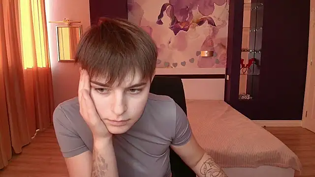 EmiliaYours online show from 10-12-25, 01:21