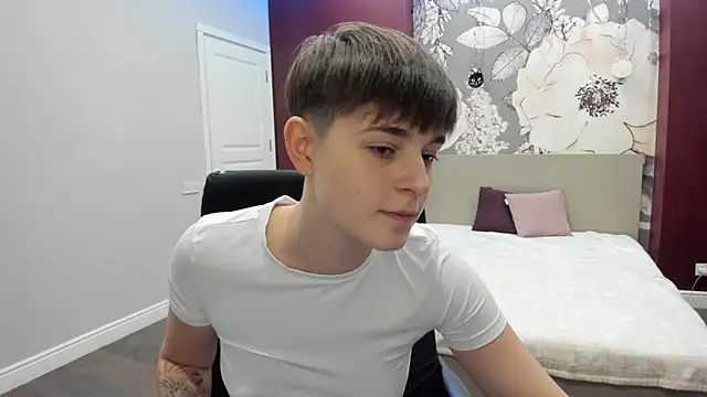 EmiliaYours online show from 10-26-25, 02:56