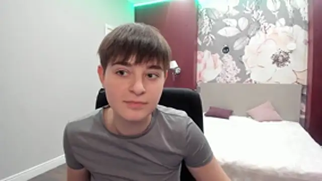 EmiliaYours online show from 11-14-25, 04:17