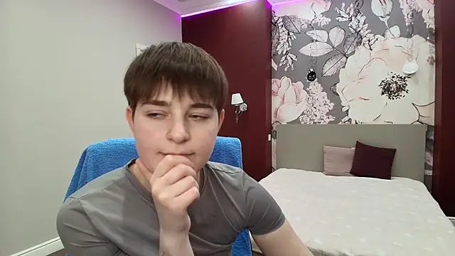 EmiliaYours online show from 03-29-26, 02:06